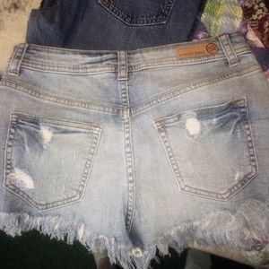 Sneak Peak Junior shorts